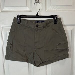Hollister Women's Green Cargo Shorts